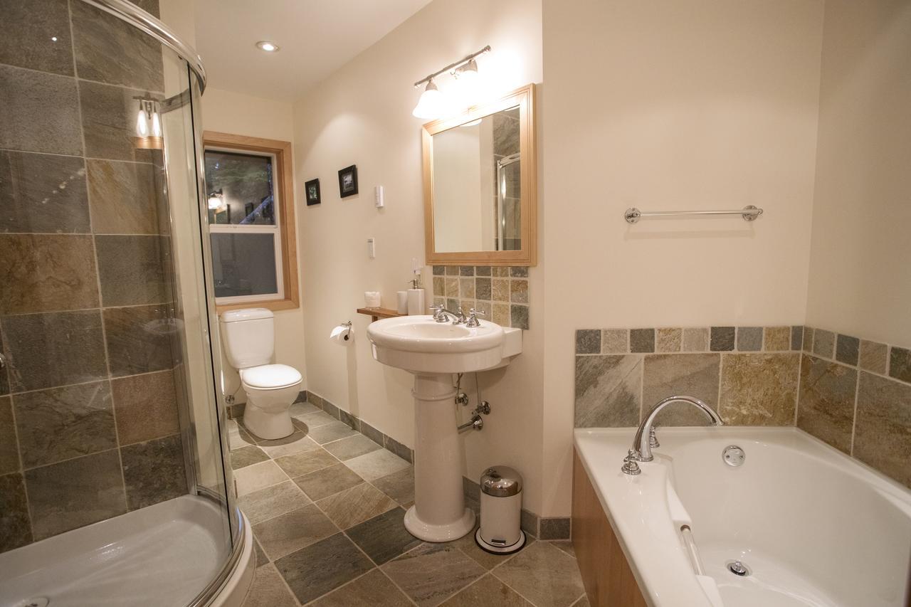 Отель Chesterman Hideaway Тофино Экстерьер фото