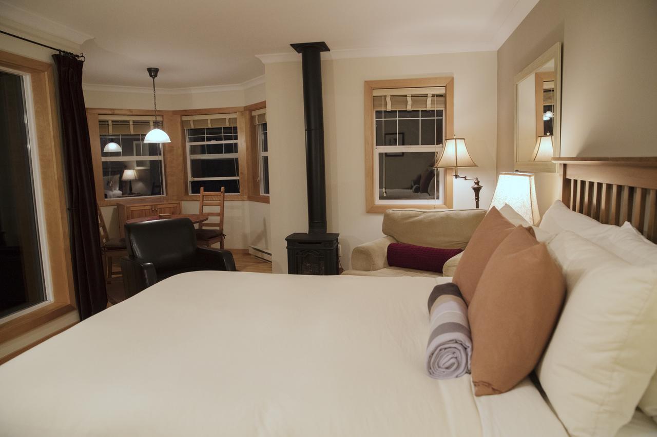 Отель Chesterman Hideaway Тофино Экстерьер фото