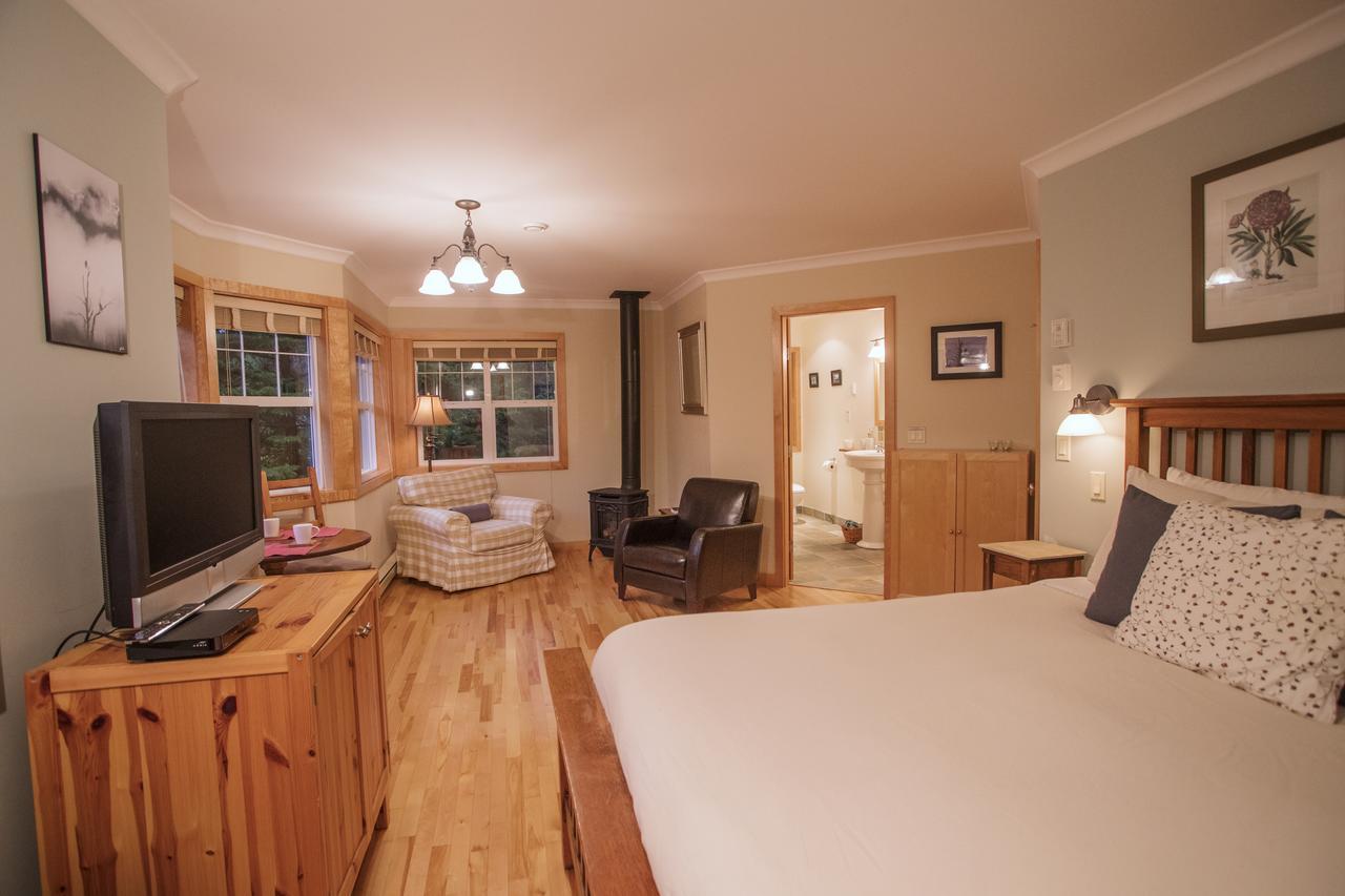 Отель Chesterman Hideaway Тофино Экстерьер фото