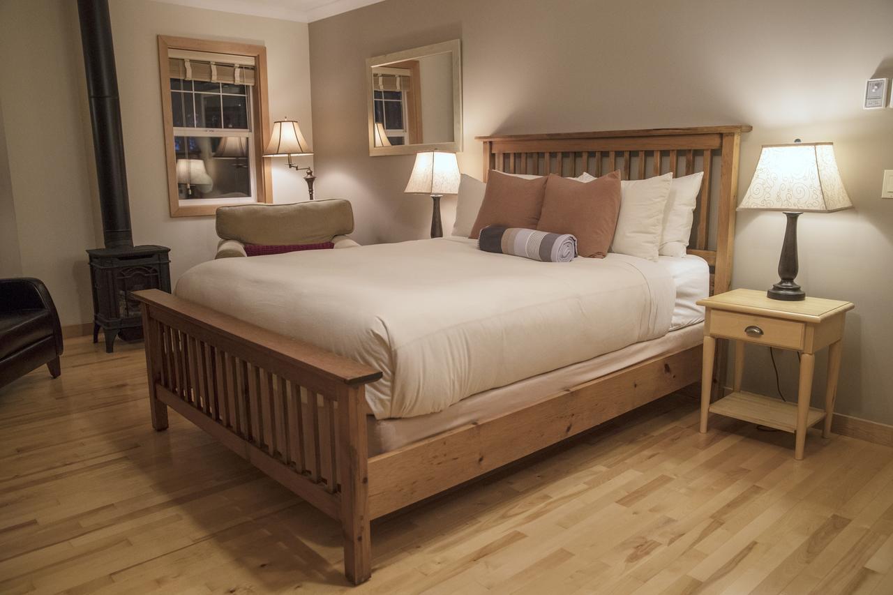 Отель Chesterman Hideaway Тофино Экстерьер фото