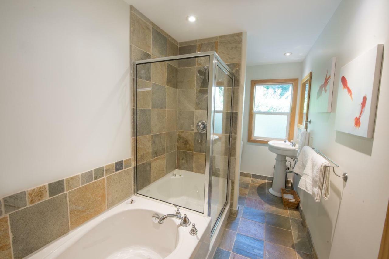 Отель Chesterman Hideaway Тофино Экстерьер фото
